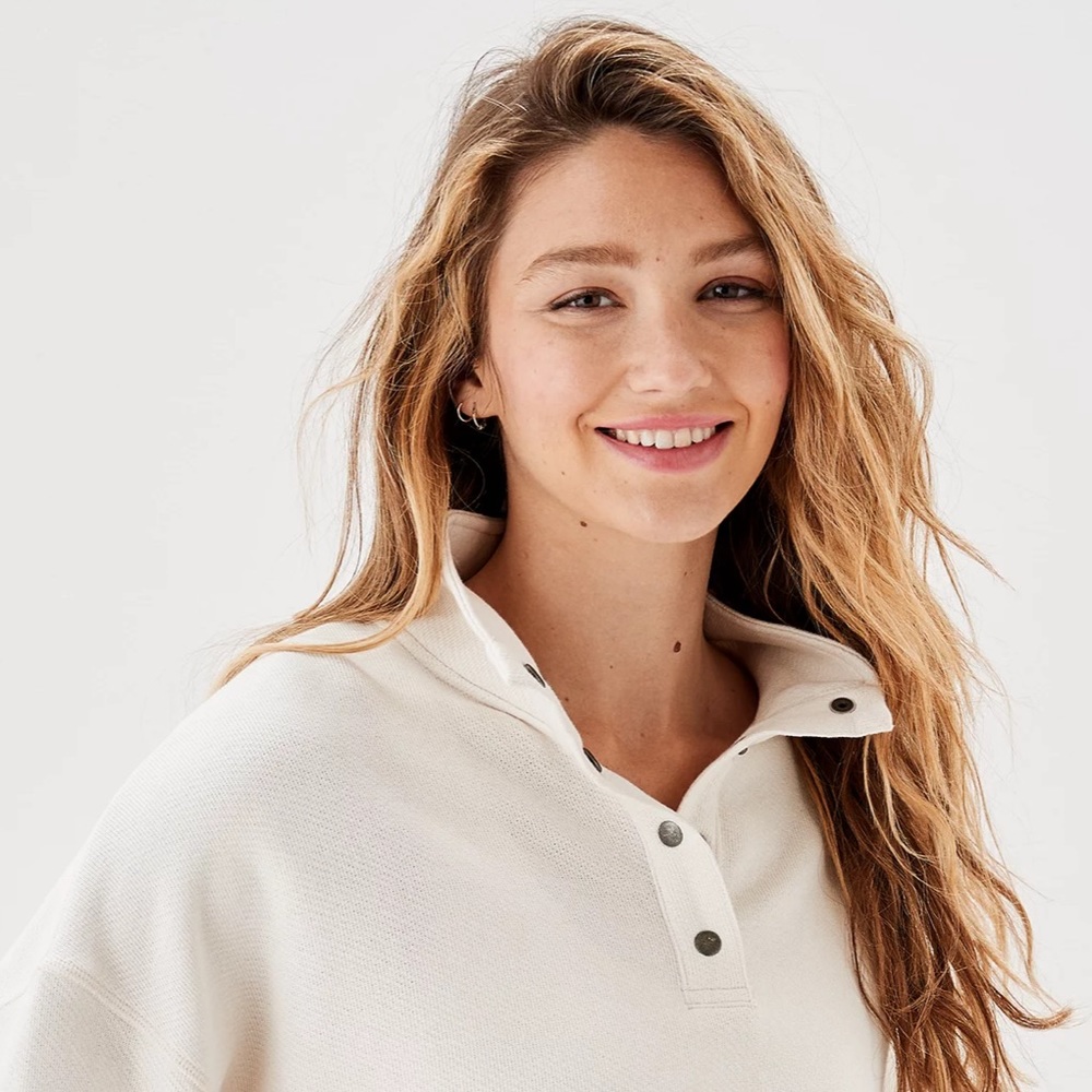 MOCK NECK HENLEY SWEATSHIRT || AMERICAN EAGLE